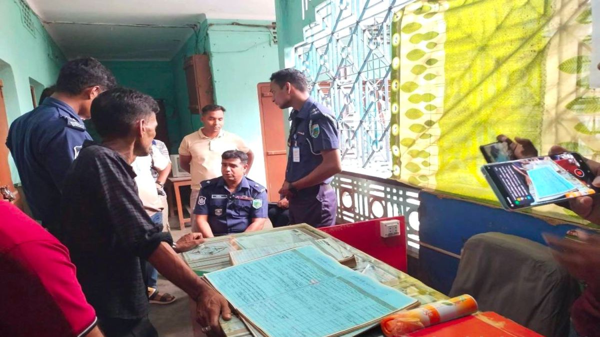 পাবনায় আবাসিক হোটেলে অজ্ঞাত নারীর গলাকাটা লাশ