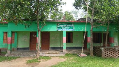 সরকারি নিয়ম ছাড়া তালা ঝুলিয়ে বন্ধ স্কুল, ব্যক্তিগত কাজে ব্যস্ত শিক্ষক