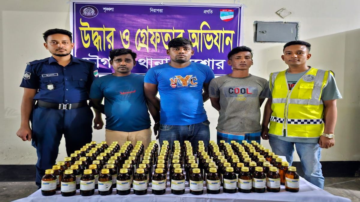 চৌগাছায় ১৫০ বোতল স্প্রিডসহ ৩ মাদক ব্যবসায়ী গ্রেফতার, ভ্যান জব্দ