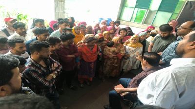 নারী উদ্যোক্তাদের বিকাশ সাধন প্রকল্পের আউটসোর্সিং কর্মীদের বিক্ষোভ সমাবেশ