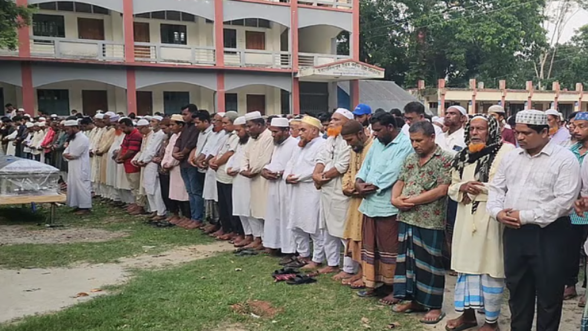 মাদারীপুরে জানাজা শেষে দাদা-দাদির কবরের পাশে চিরনিদ্রায় শায়িত হলেন বৃষ্টি