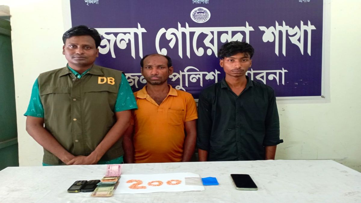 ঈশ্বরদীতে ইয়াবাসহ বাবা-ছেলে আটক
