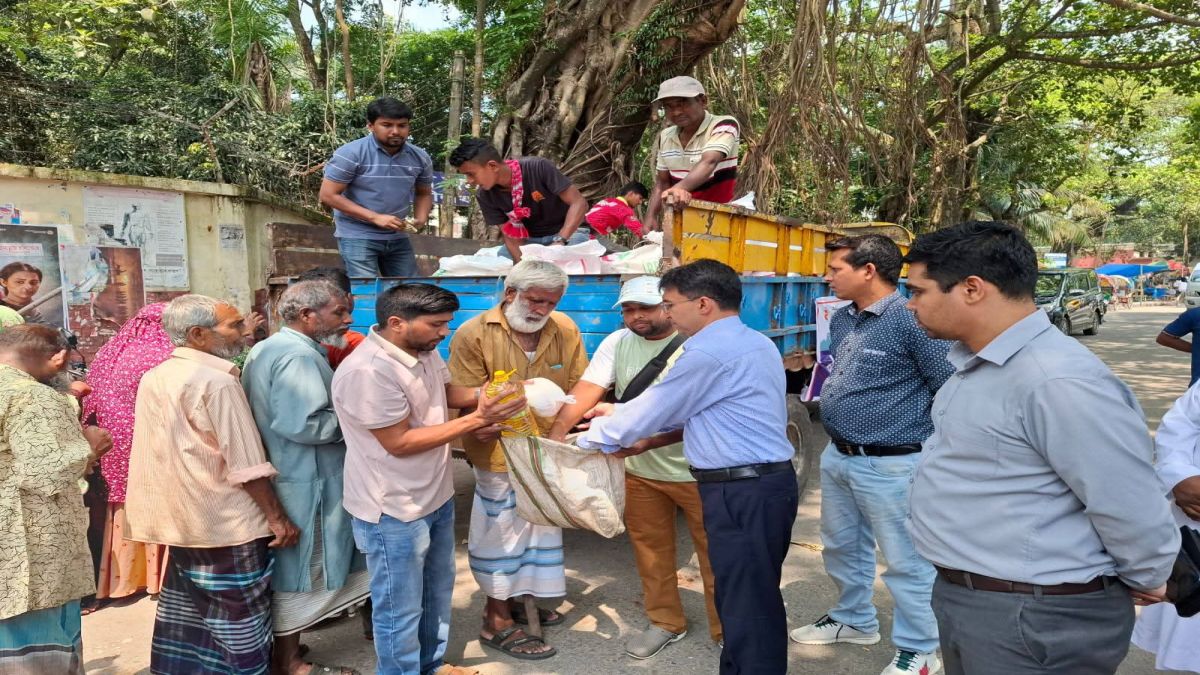 টিসিবির পণ্য বিক্রি শুরু, স্বস্তি ফিরছে নিম্ন আয়ের মানুষের মাঝে