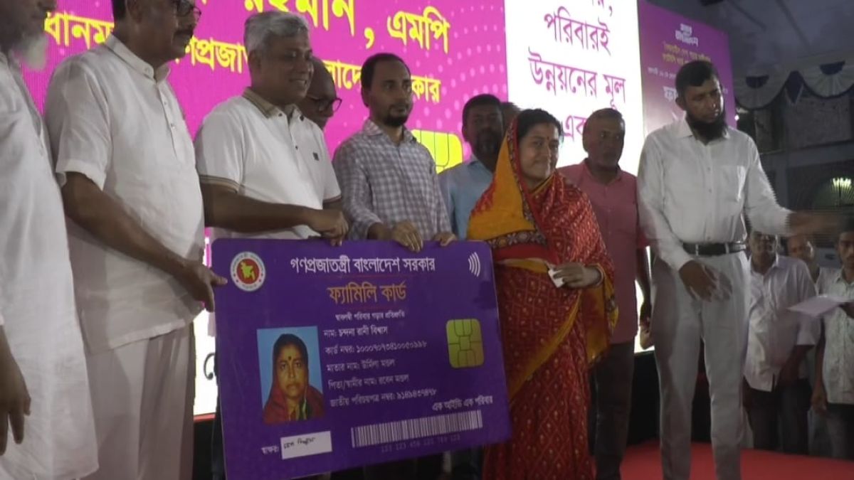 যশোরে ২০৪২ পরিবারের মাঝে ফ্যামিলি কার্ড বিতরণ উদ্বোধন
