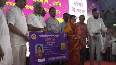 যশোরে ২০৪২ পরিবারের মাঝে ফ্যামিলি কার্ড বিতরণ উদ্বোধন
