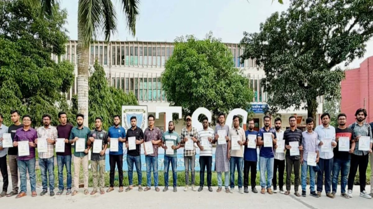 জুলাই জাতীয় সনদ বাস্তবায়নে বিএনপি বদ্ধপরিকর, বাকৃবিতে ছাত্রদলের প্রচারণা