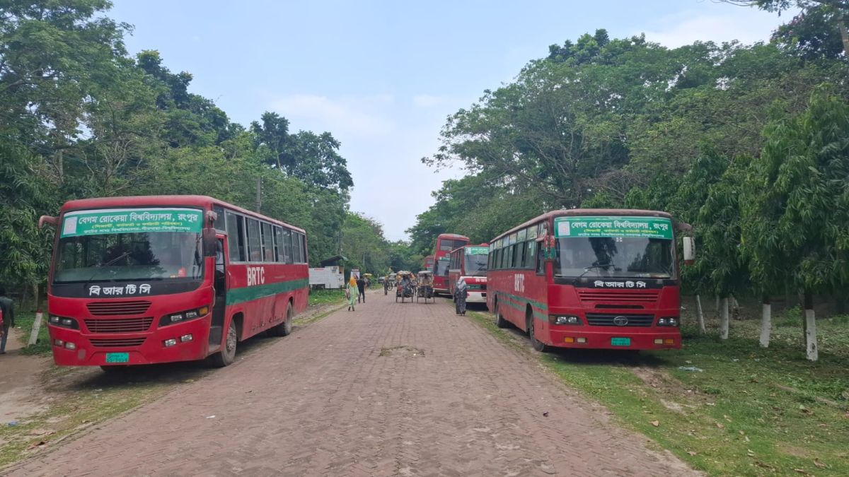 বেরোবির বাস শিক্ষার্থীদের না নিয়েই চলে আসার অভিযোগ