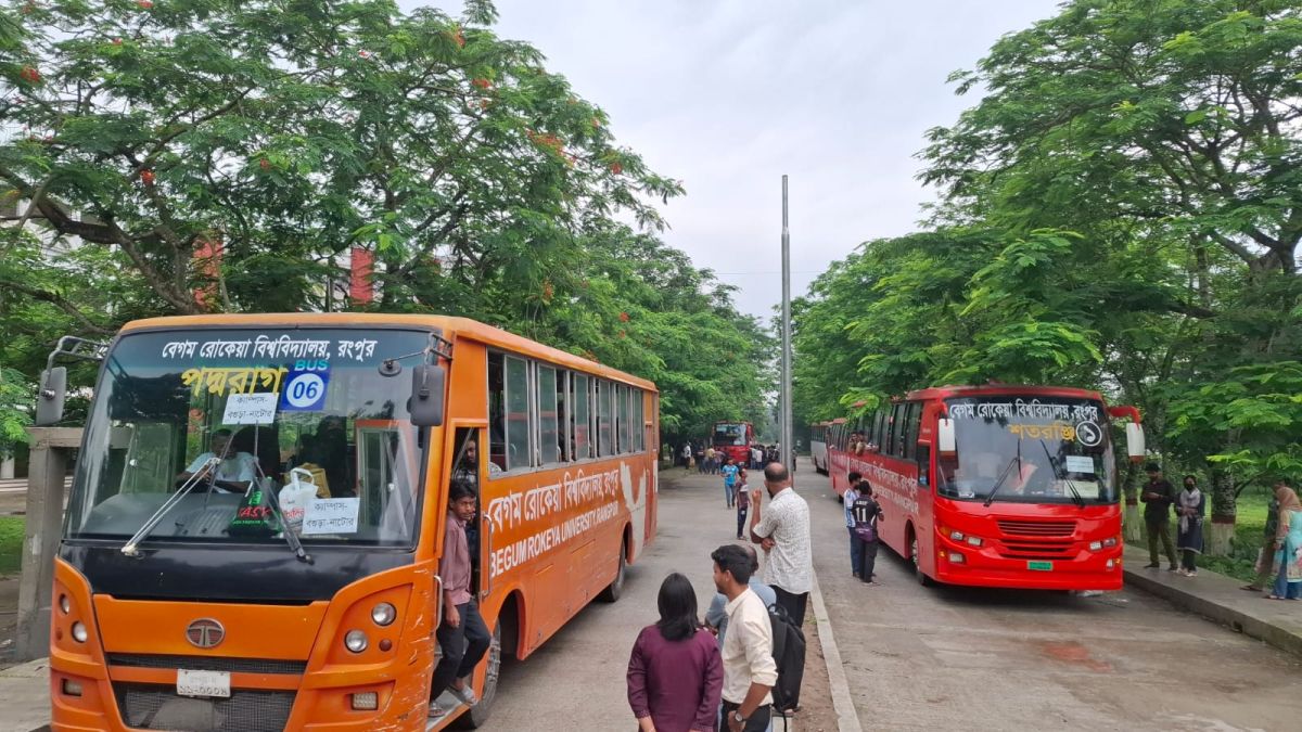 ছাত্রদলের আবেদনে ঈদে শিক্ষার্থীদের জন্য বাস দিল বেরোবি প্রশাসন, শিক্ষার্থীদের উচ্ছ্বাস