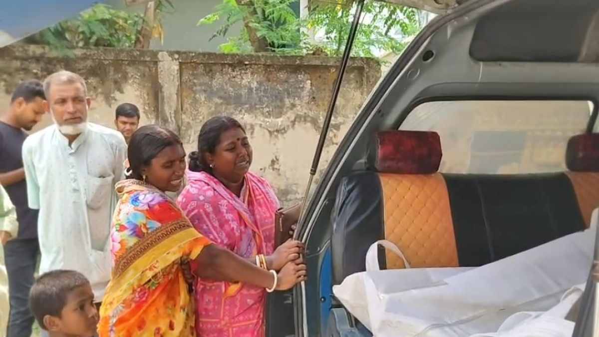 যশোরে ভয়াবহ সড়ক দুর্ঘটনা: শিশুসহ ৪ নিহত, আহত ১; ক্ষুব্ধ জনতার কাভার্ড ভ্যানে আগুন