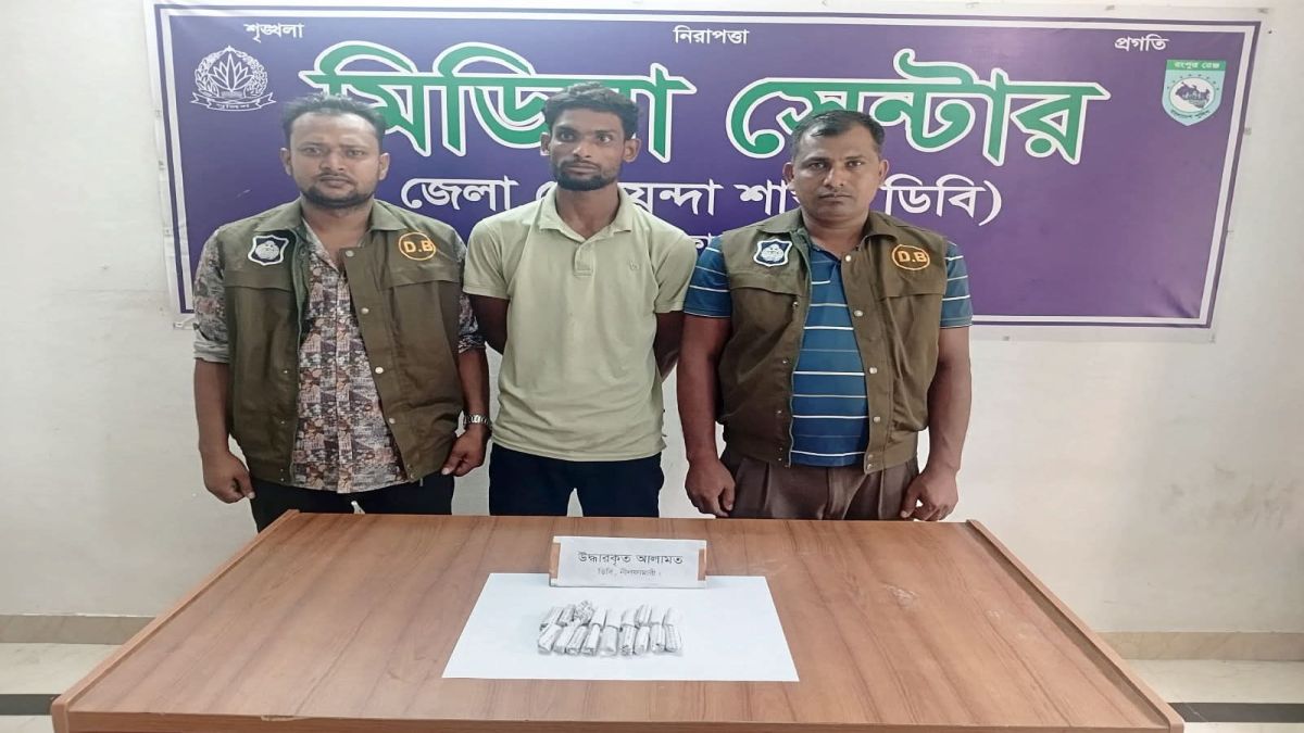 নীলফামারীতে মাদক কারবারির আস্তানায় অভিযান, উদ্ধার গাঁজা