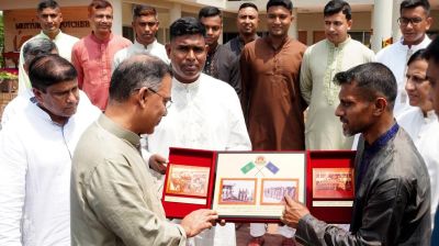 দেশকে আরও ভালো জায়গায় নিয়ে যেতে কাজ করছে সরকার