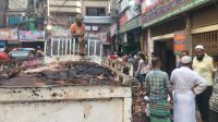 পোস্তার চামড়া বাজারে মাদ্রাসাভিত্তিক বিক্রেতাদের ভিড়, কম দামে ক্ষোভ