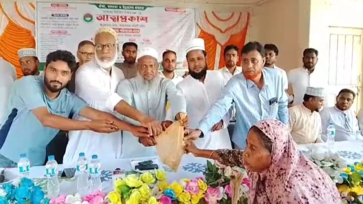 কুড়িগ্রামে অসহায় দুঃস্থ মানুষের মাঝে মাংস বিতরণ