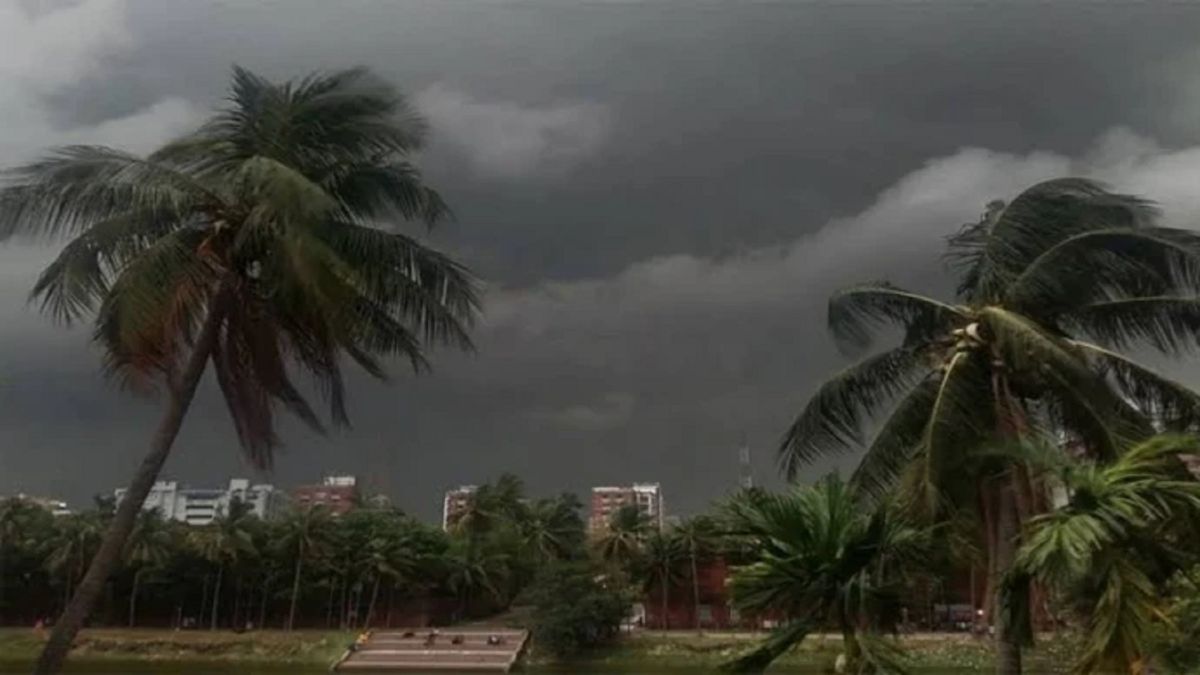 সকালের মধ্যে ঢাকাসহ ১৯ অঞ্চলে ৬০ কিমি বেগে ঝড়ের শঙ্কা