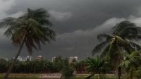 সকালের মধ্যে ঢাকাসহ ১৯ অঞ্চলে ৬০ কিমি বেগে ঝড়ের শঙ্কা