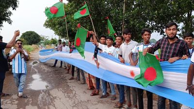 ২০২২ ফুট দৈর্ঘ্যের আর্জেন্টিনার পতাকা তৈরি করেছে সমর্থকরা
