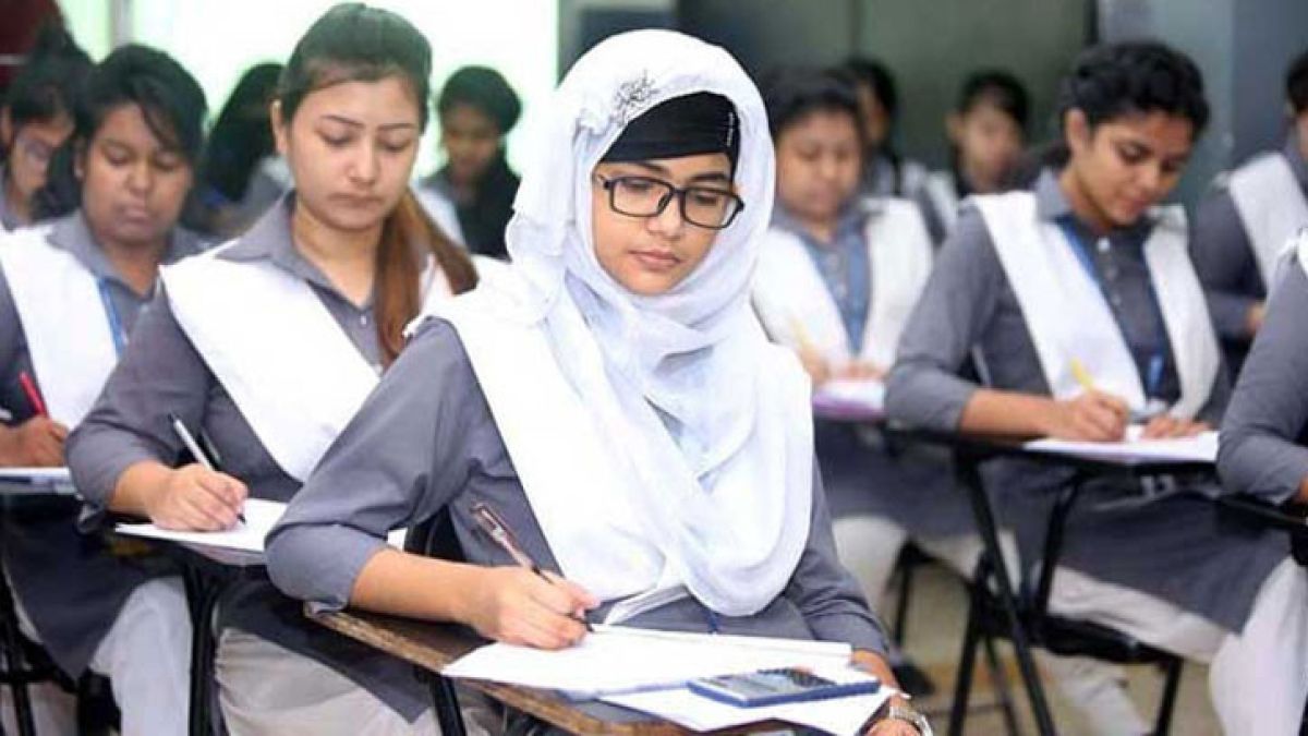চট্টগ্রামে এইচএসসি ও সমমানের পরীক্ষা অনির্দিষ্টকালের জন্য স্থগিত