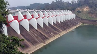 ১০৭ ঘণ্টা পর বন্ধ করা হলো কাপ্তাই বাঁধের ১৬ জলকপাট